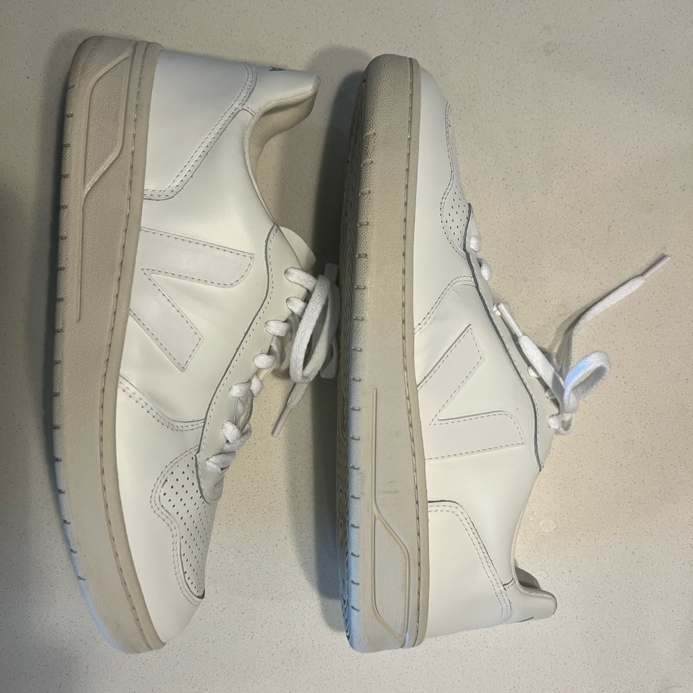 Veja V 10 low top sneakers